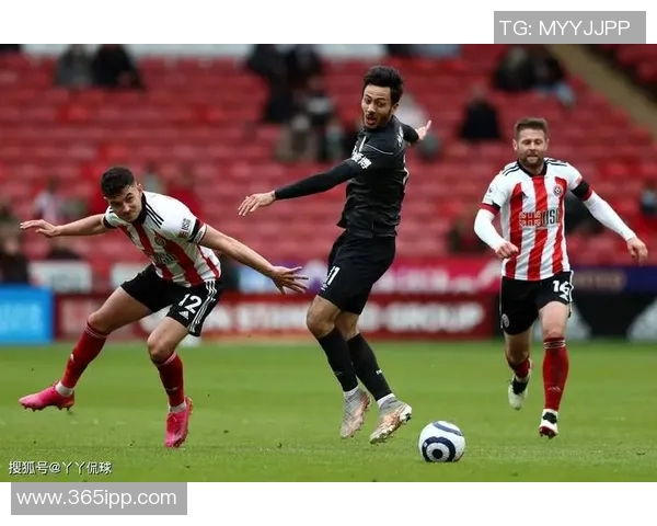 曼联主场迎战伯恩利争夺英超积分榜重要三分之战